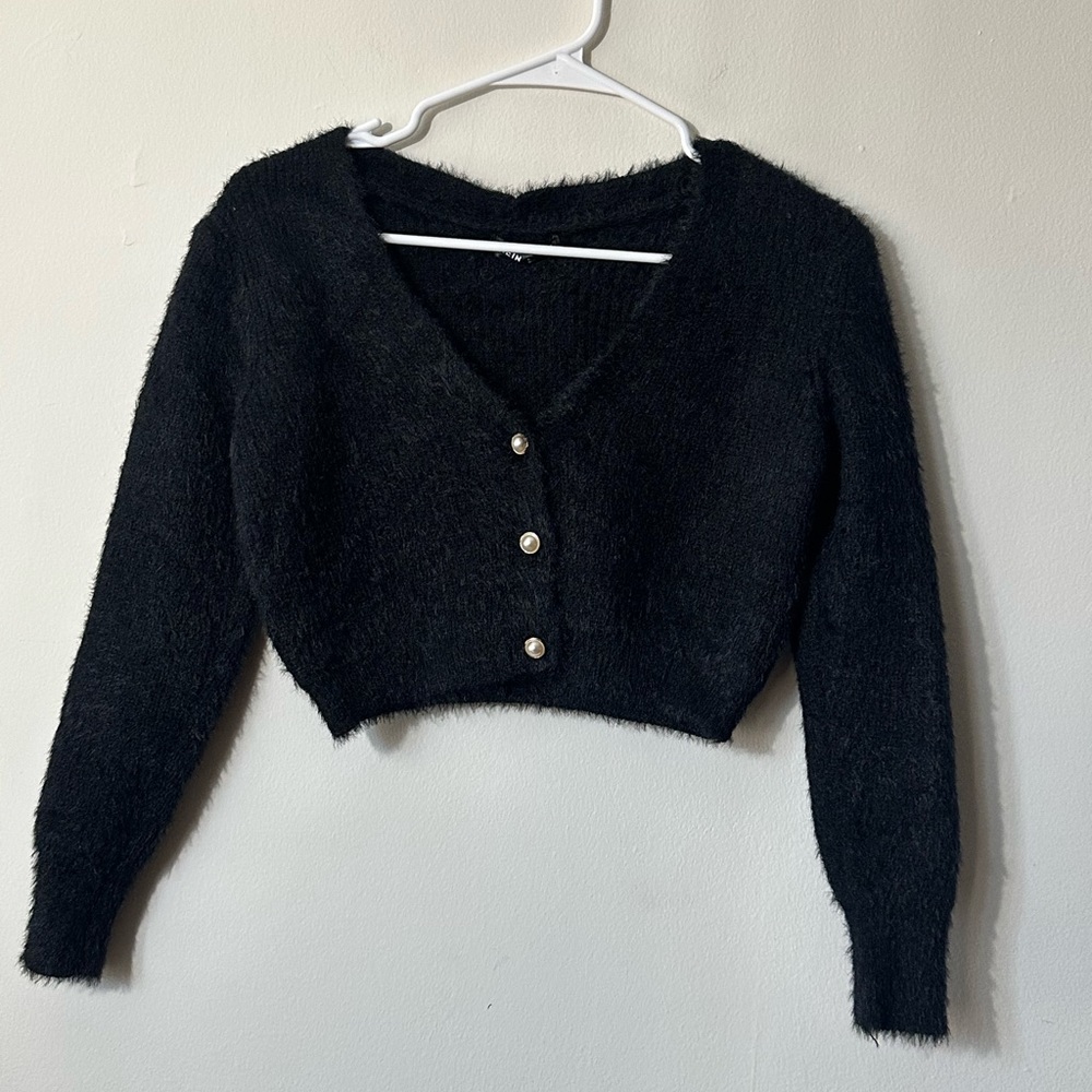 SHEIN Pearl button crop sweater